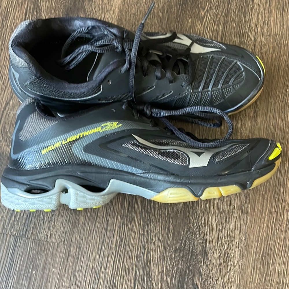 Mizuno wave lightning Z3 volleyball shoes